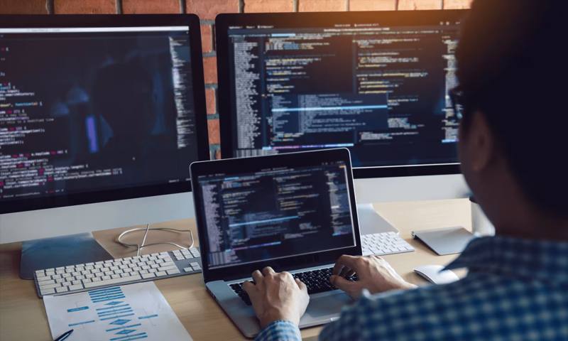 数据科学选型:R与Python如何赋能涞水县网站建设?